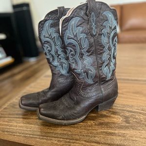 Square Toe Justin Cowboy Boots | W10